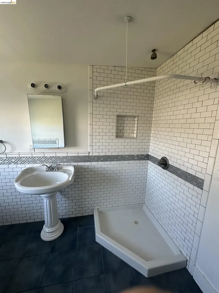 2423 Market Street Oakland CA 94607