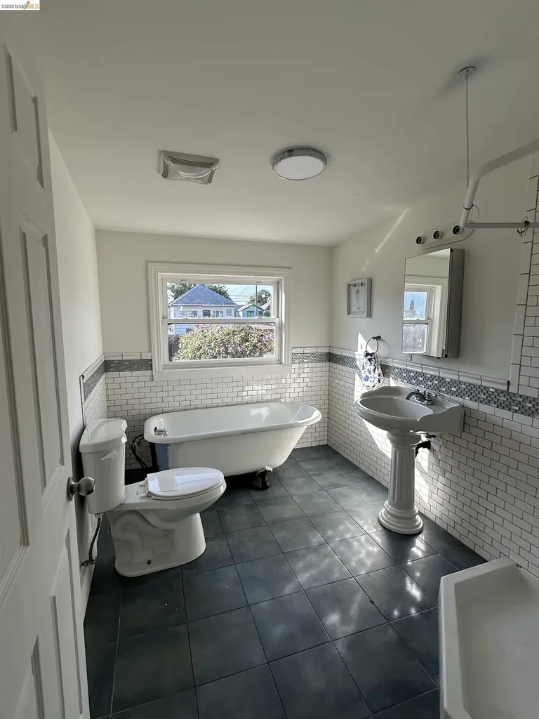 2423 Market Street Oakland CA 94607