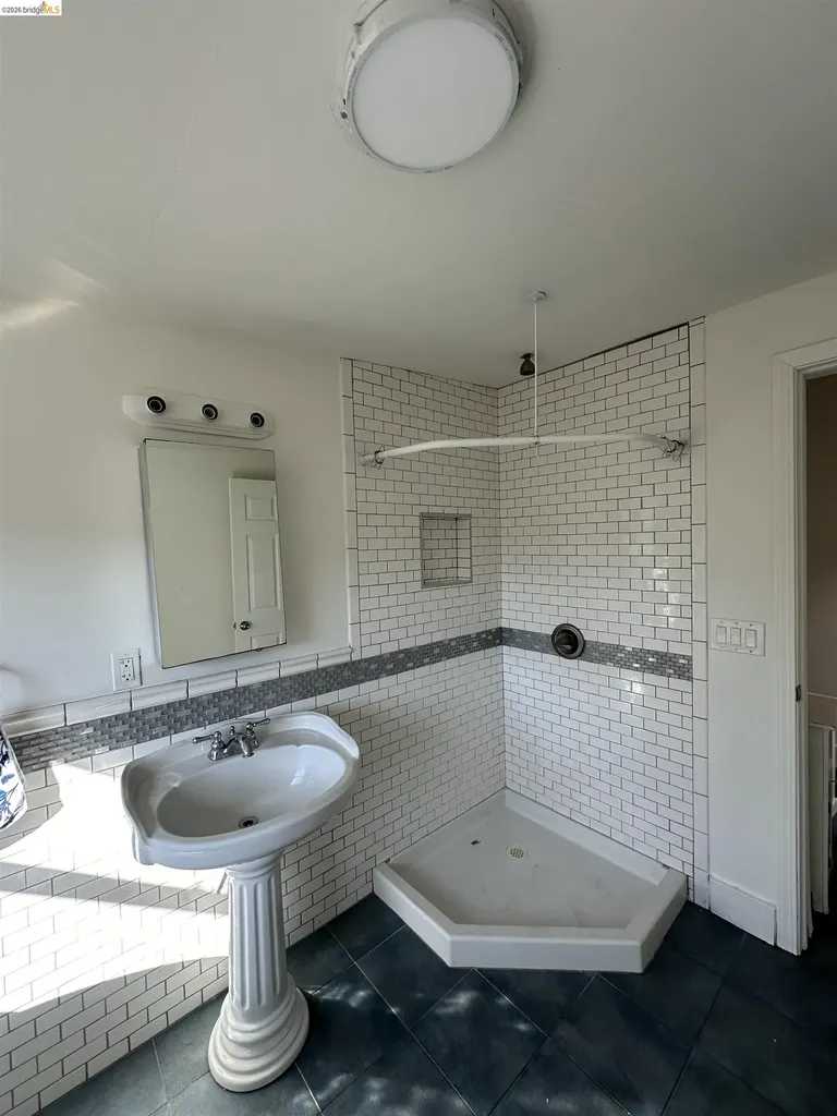 2423 Market Street Oakland CA 94607