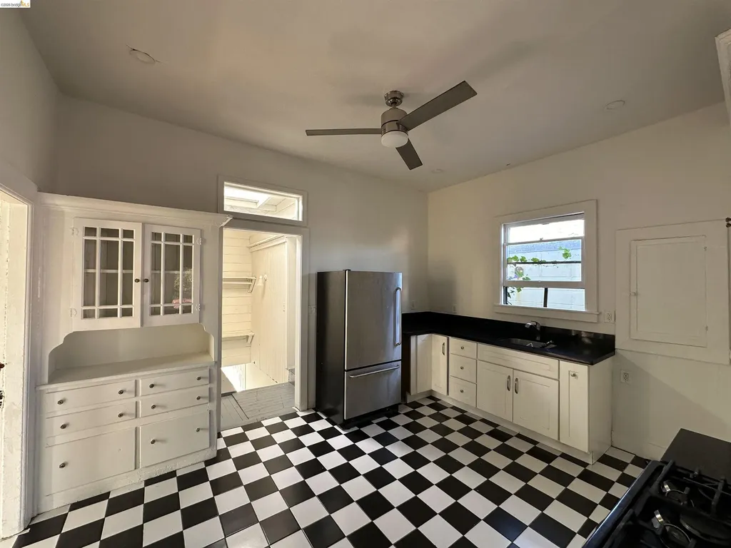 2423 Market Street Oakland CA 94607