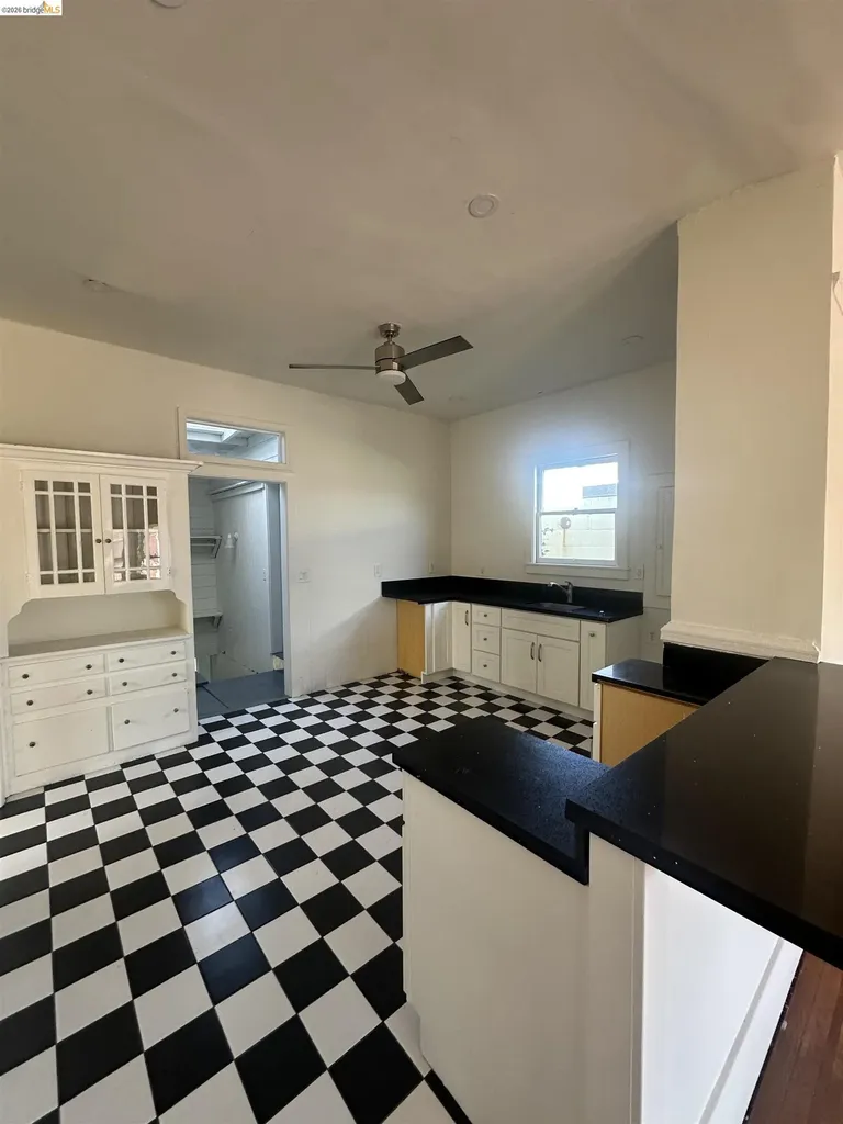 2423 Market Street Oakland CA 94607