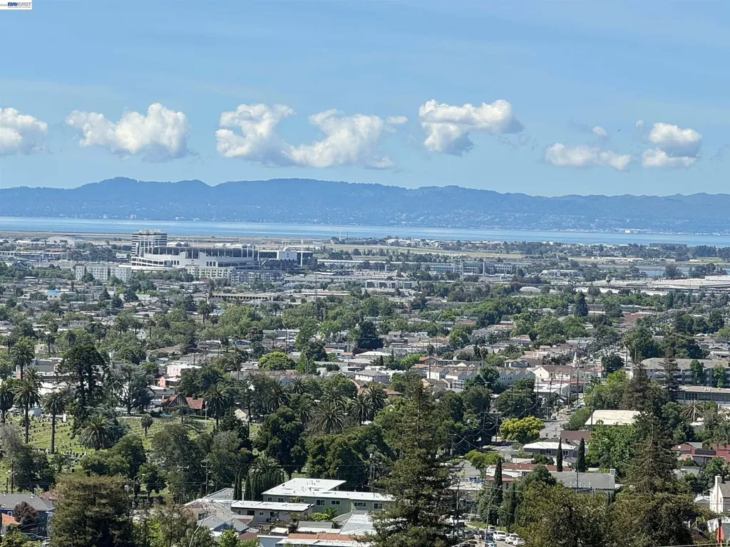 6338 Buena Ventura Avenue Oakland CA 94605