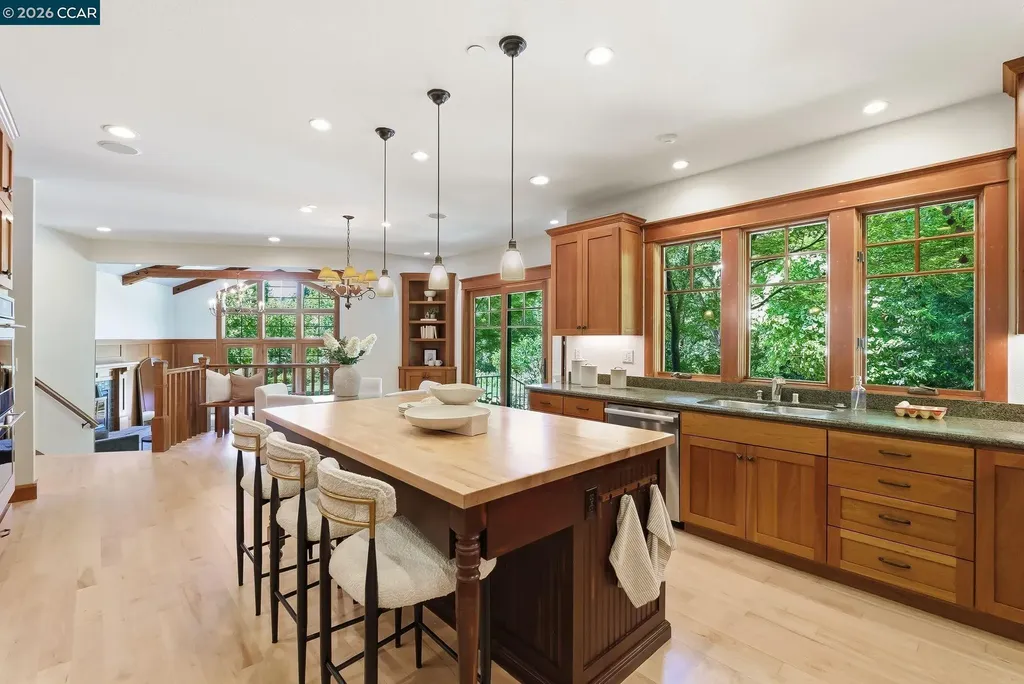 30 Greenwood Court Orinda CA 94563