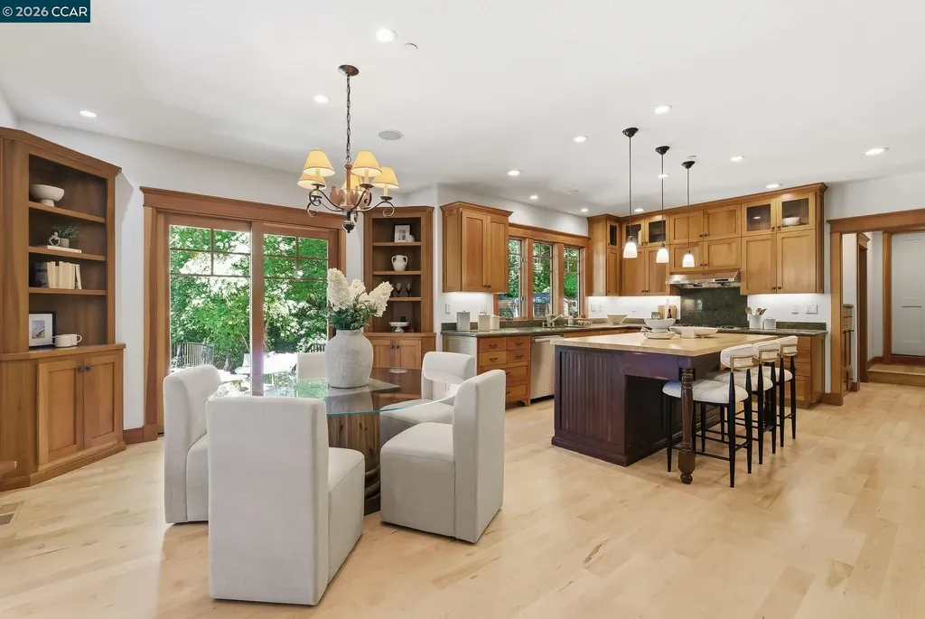 30 Greenwood Court Orinda CA 94563