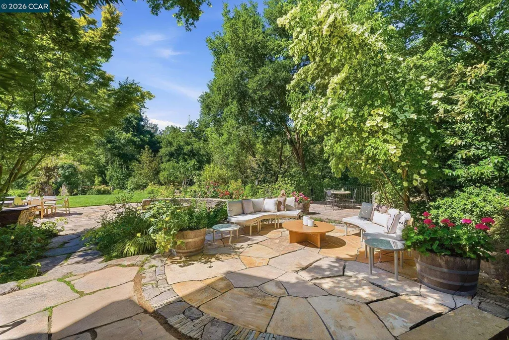 30 Greenwood Court Orinda CA 94563
