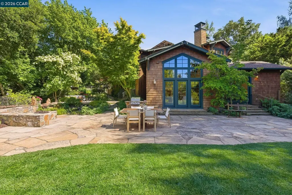 30 Greenwood Court Orinda CA 94563