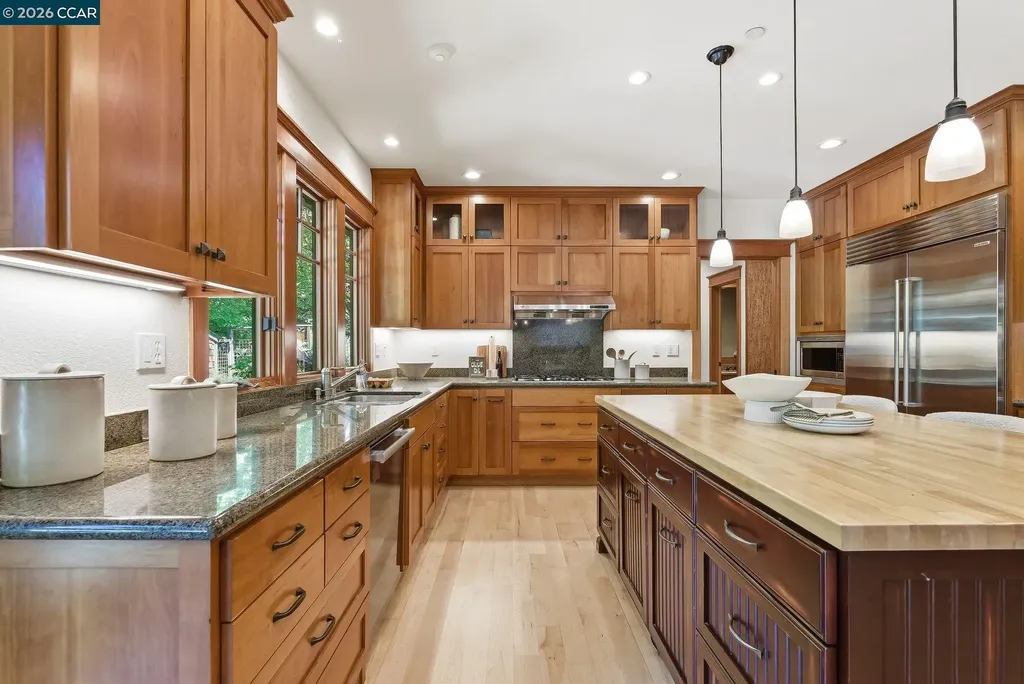 30 Greenwood Court Orinda CA 94563