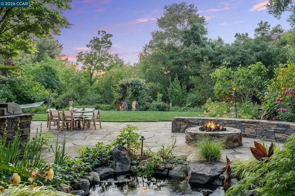 30 Greenwood Court Orinda CA 94563