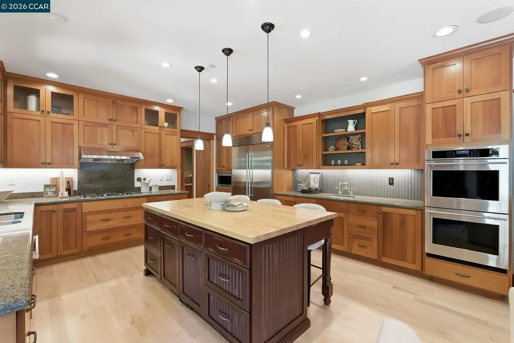 30 Greenwood Court Orinda CA 94563