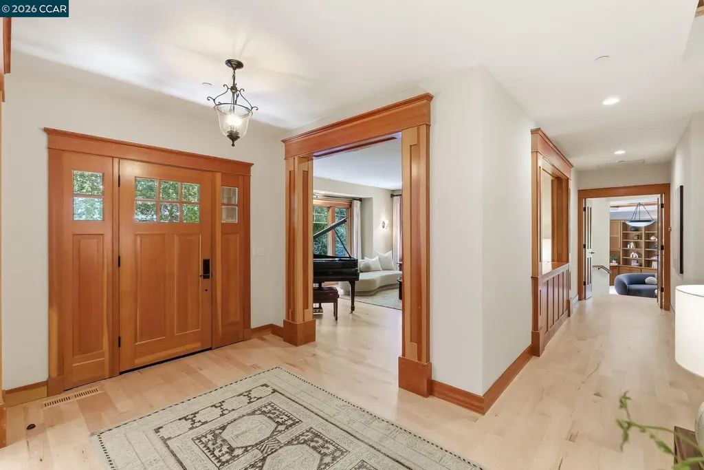 30 Greenwood Court Orinda CA 94563