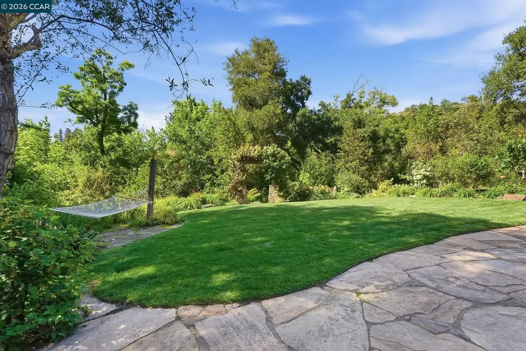 30 Greenwood Court Orinda CA 94563