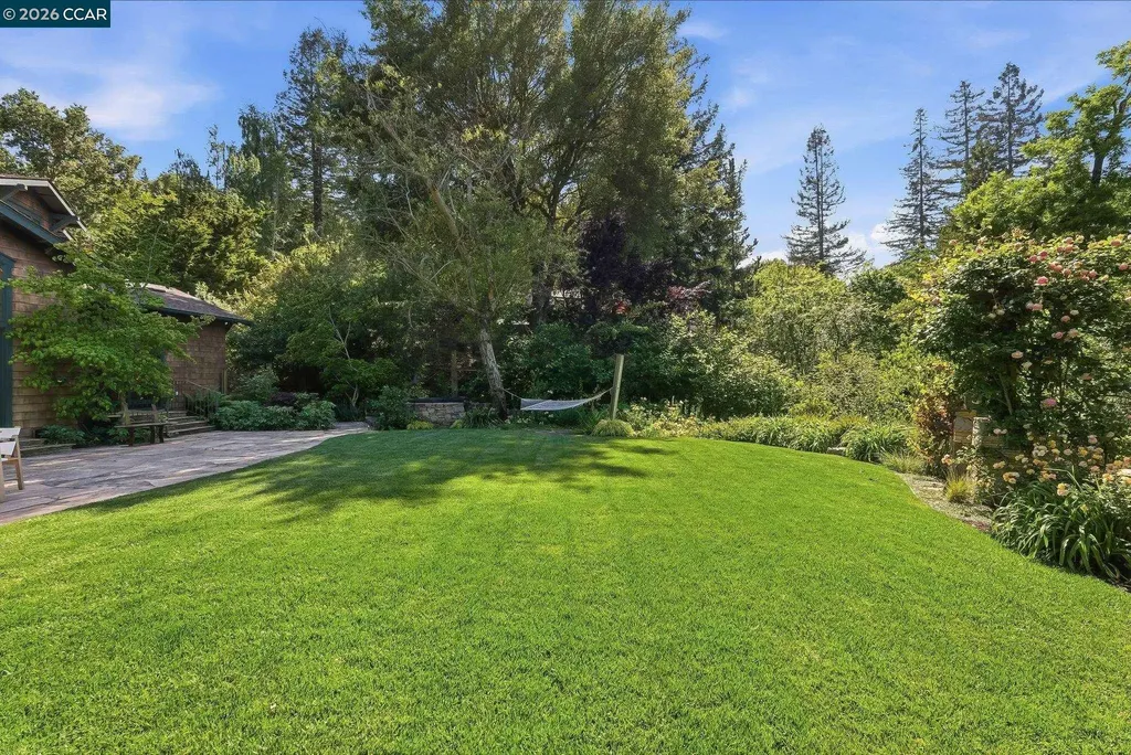 30 Greenwood Court Orinda CA 94563