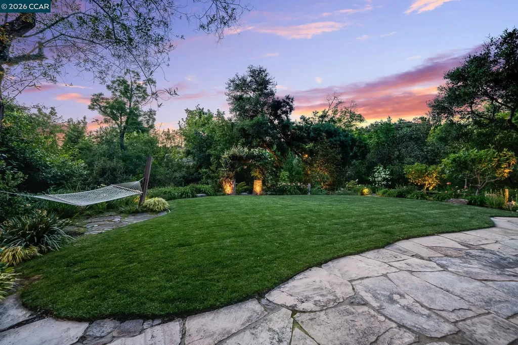 30 Greenwood Court Orinda CA 94563