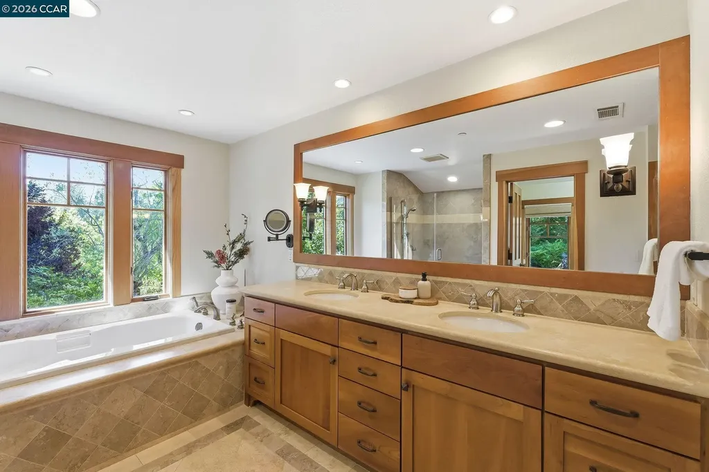 30 Greenwood Court Orinda CA 94563