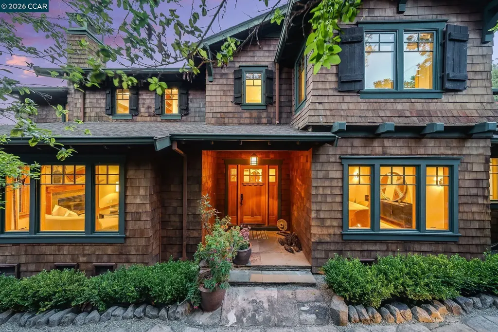 30 Greenwood Court Orinda CA 94563
