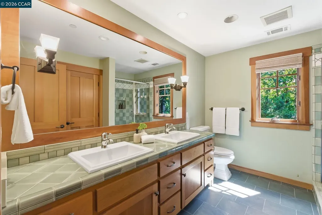 30 Greenwood Court Orinda CA 94563