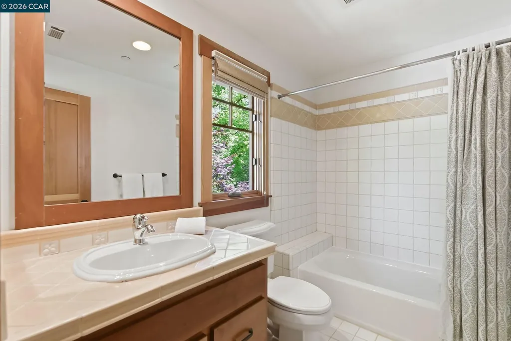 30 Greenwood Court Orinda CA 94563