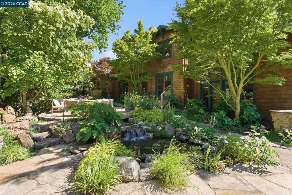 30 Greenwood Court Orinda CA 94563
