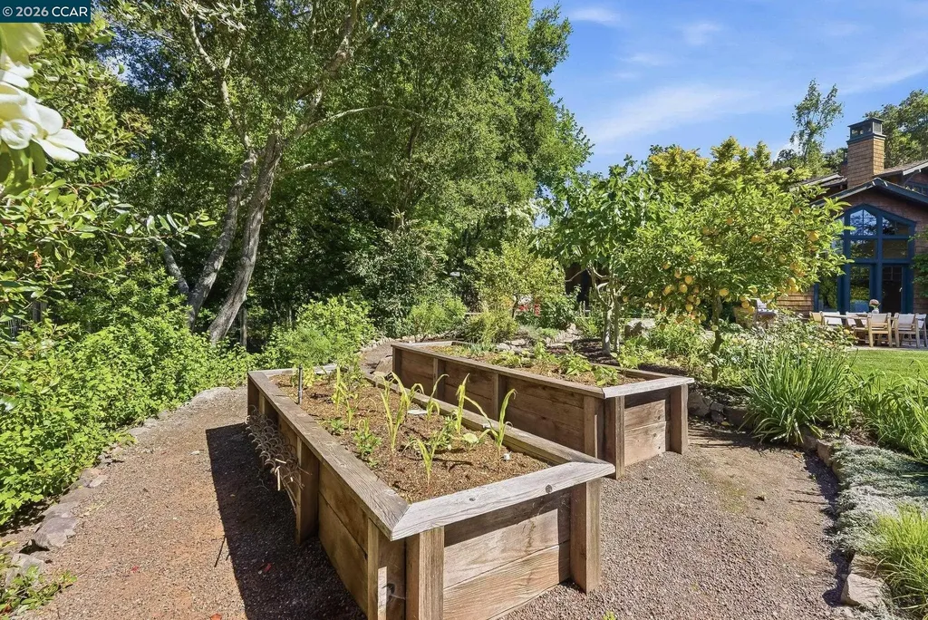 30 Greenwood Court Orinda CA 94563