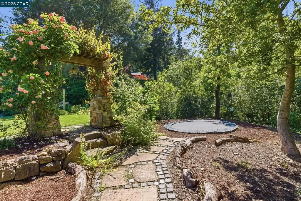 30 Greenwood Court Orinda CA 94563