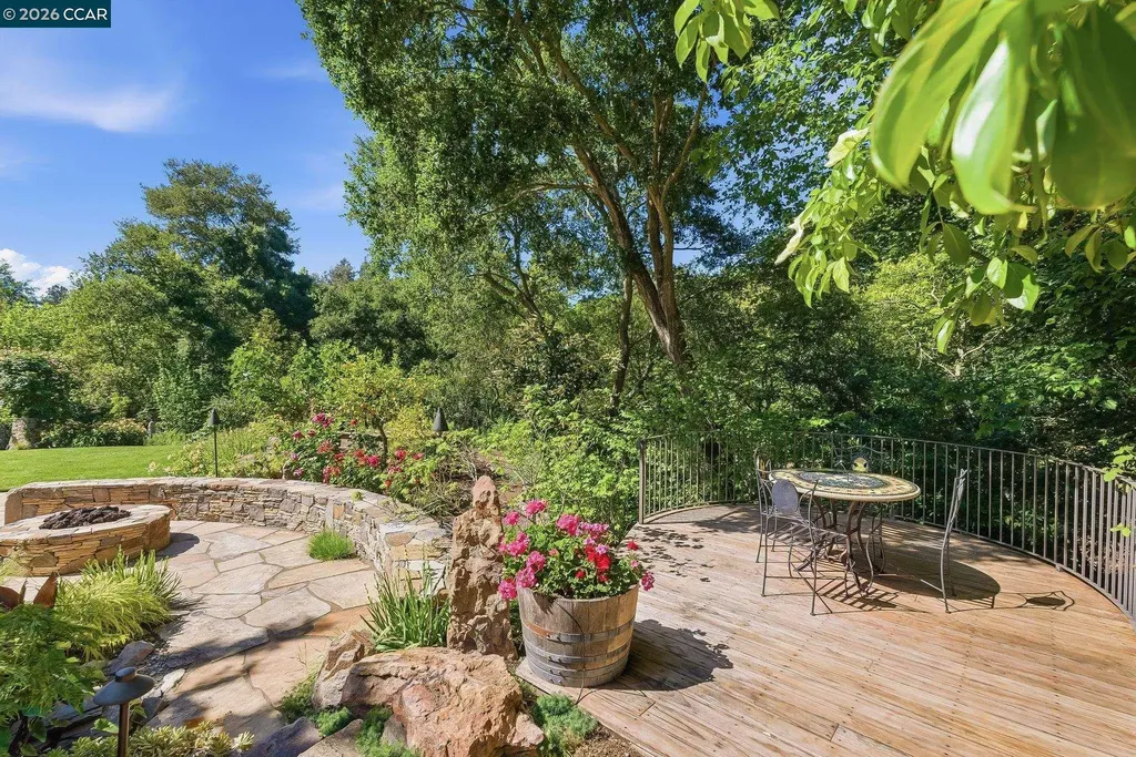30 Greenwood Court Orinda CA 94563