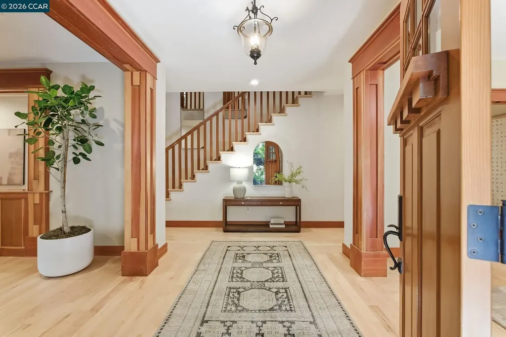 30 Greenwood Court Orinda CA 94563