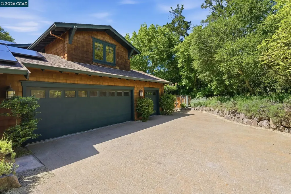 30 Greenwood Court Orinda CA 94563