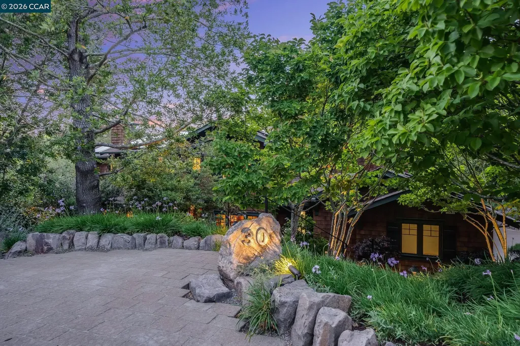 30 Greenwood Court Orinda CA 94563
