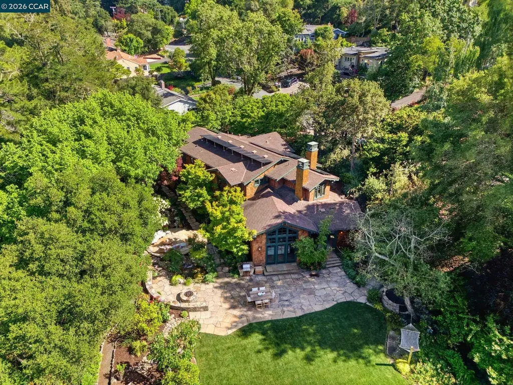 30 Greenwood Court Orinda CA 94563