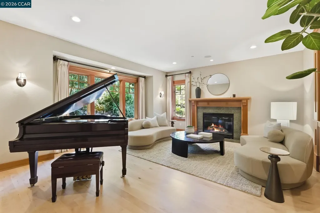 30 Greenwood Court Orinda CA 94563