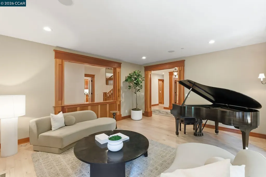 30 Greenwood Court Orinda CA 94563