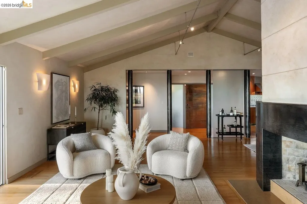 12131 Skyline Boulevard Oakland CA 94619