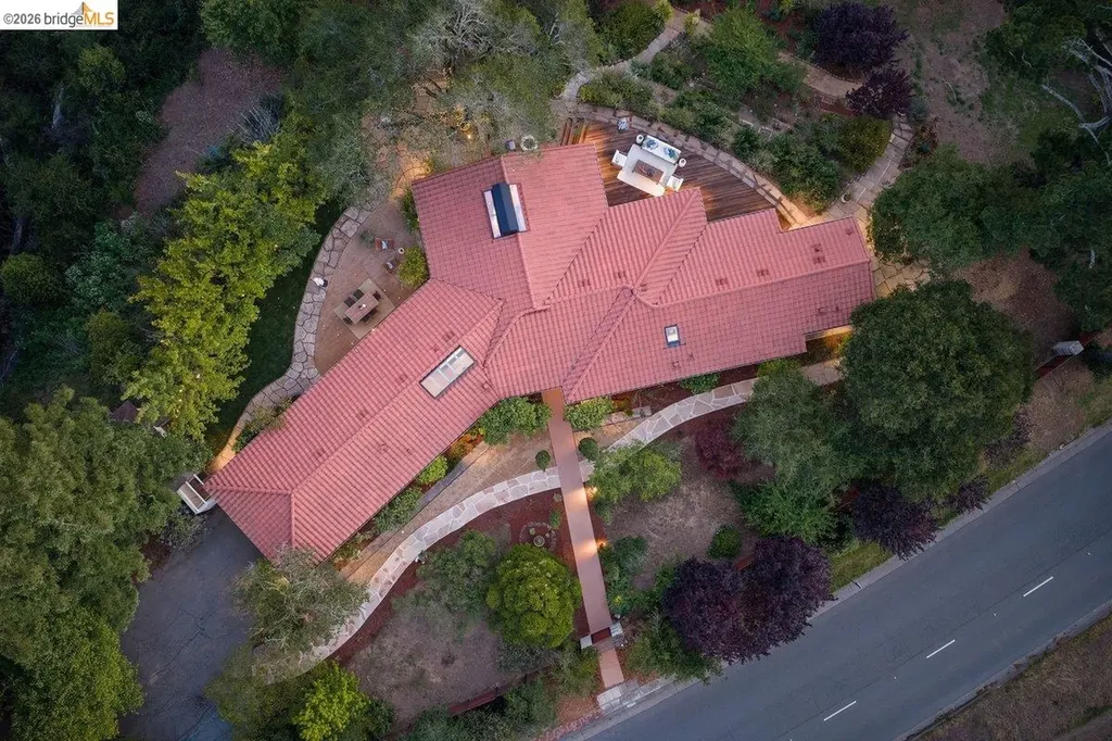 12131 Skyline Boulevard Oakland CA 94619