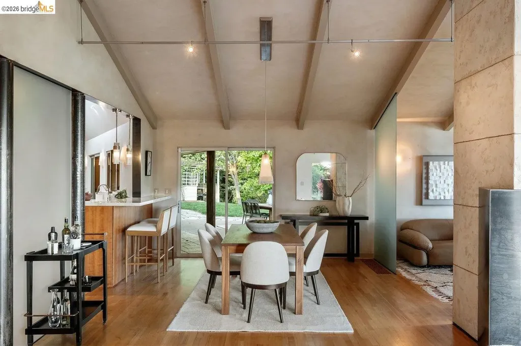 12131 Skyline Boulevard Oakland CA 94619