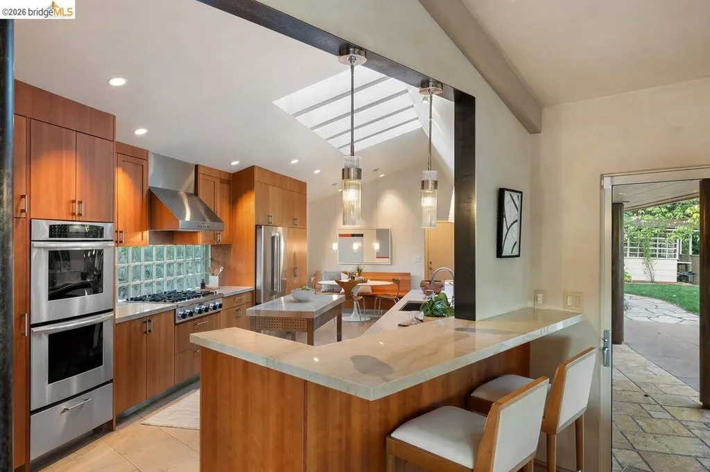 12131 Skyline Boulevard Oakland CA 94619