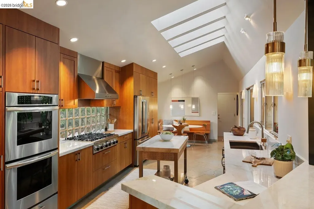 12131 Skyline Boulevard Oakland CA 94619