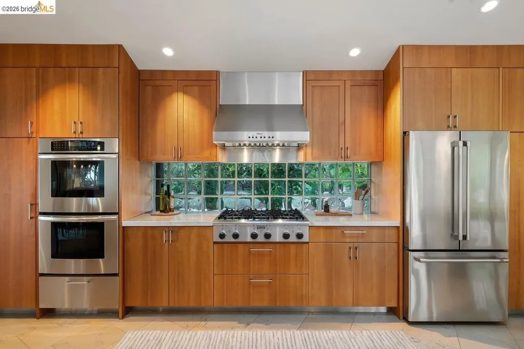12131 Skyline Boulevard Oakland CA 94619