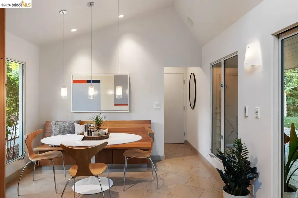 12131 Skyline Boulevard Oakland CA 94619