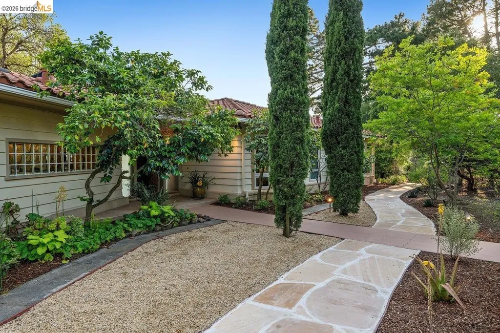 12131 Skyline Boulevard Oakland CA 94619