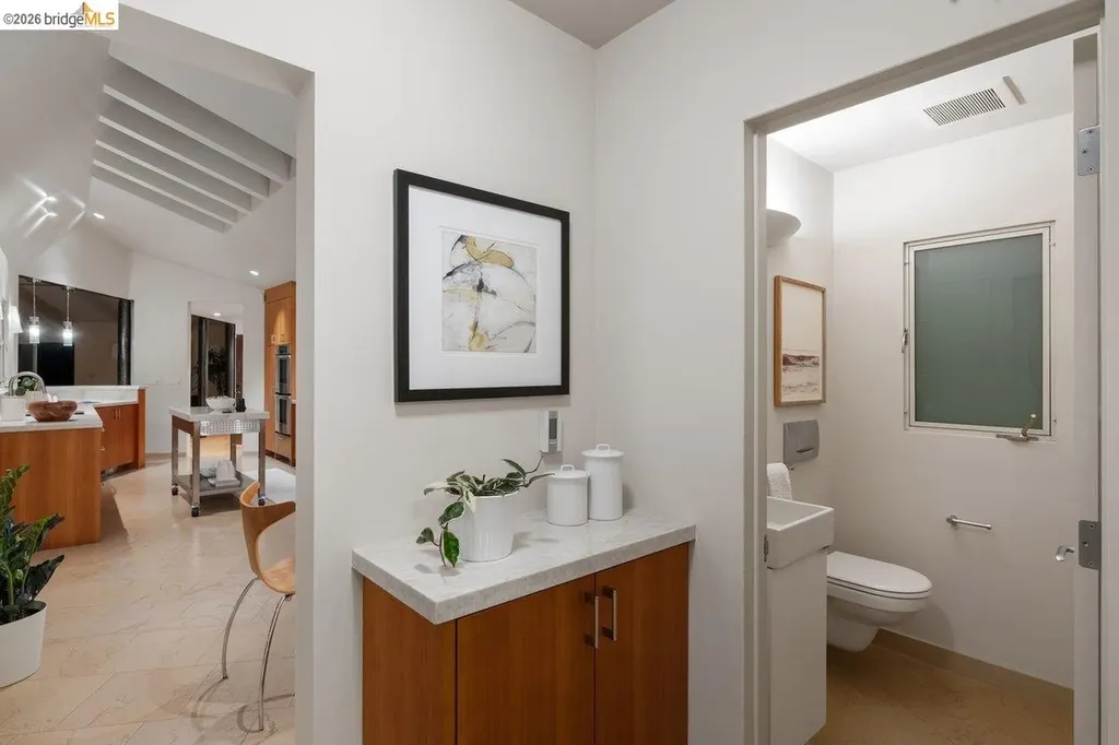 12131 Skyline Boulevard Oakland CA 94619