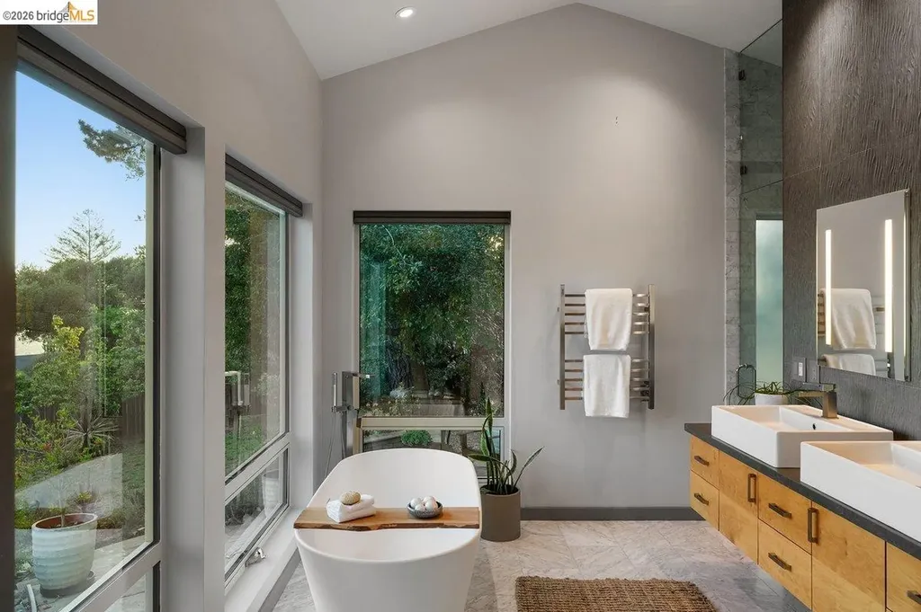 12131 Skyline Boulevard Oakland CA 94619