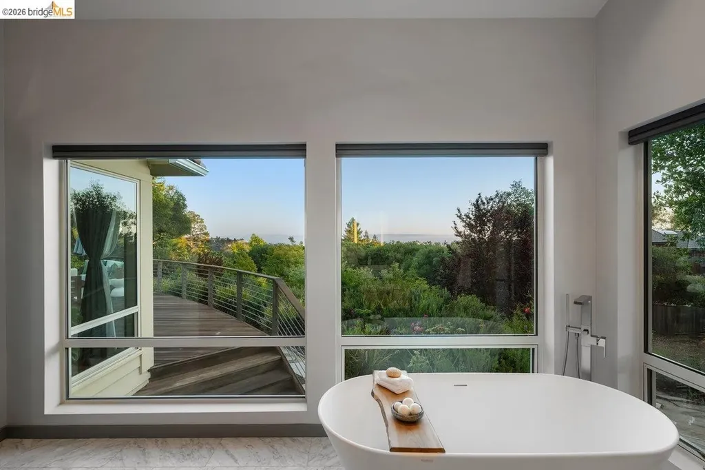 12131 Skyline Boulevard Oakland CA 94619