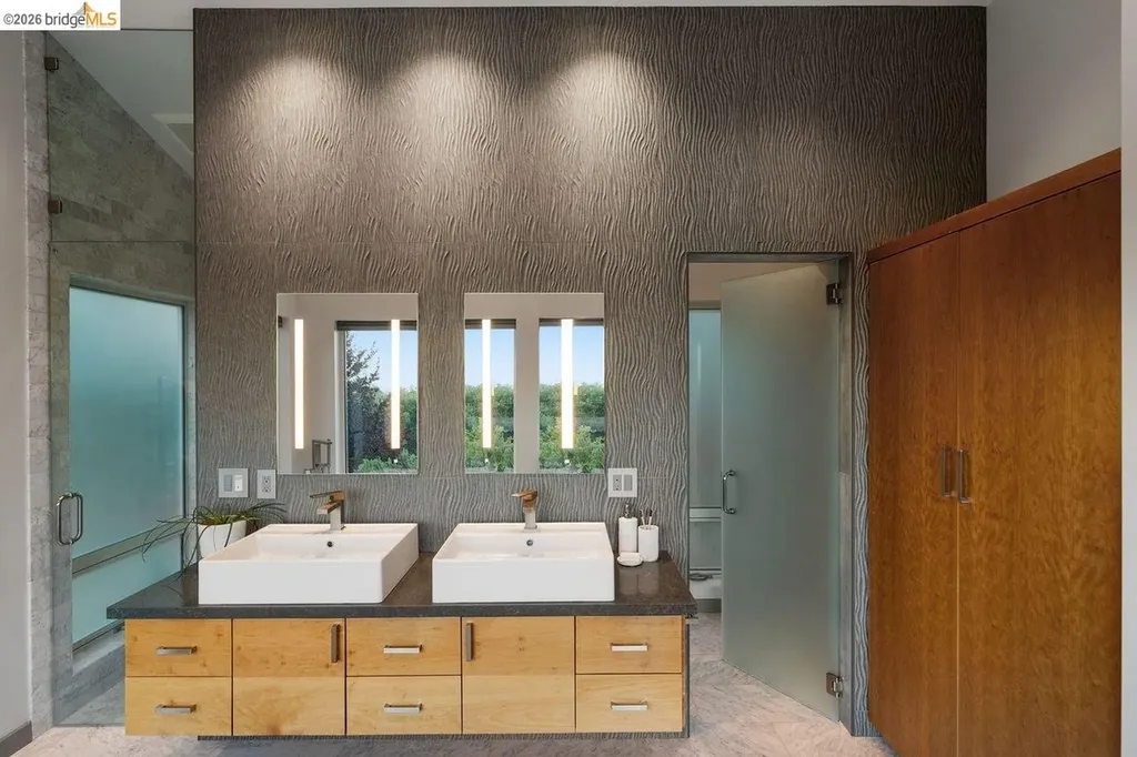 12131 Skyline Boulevard Oakland CA 94619