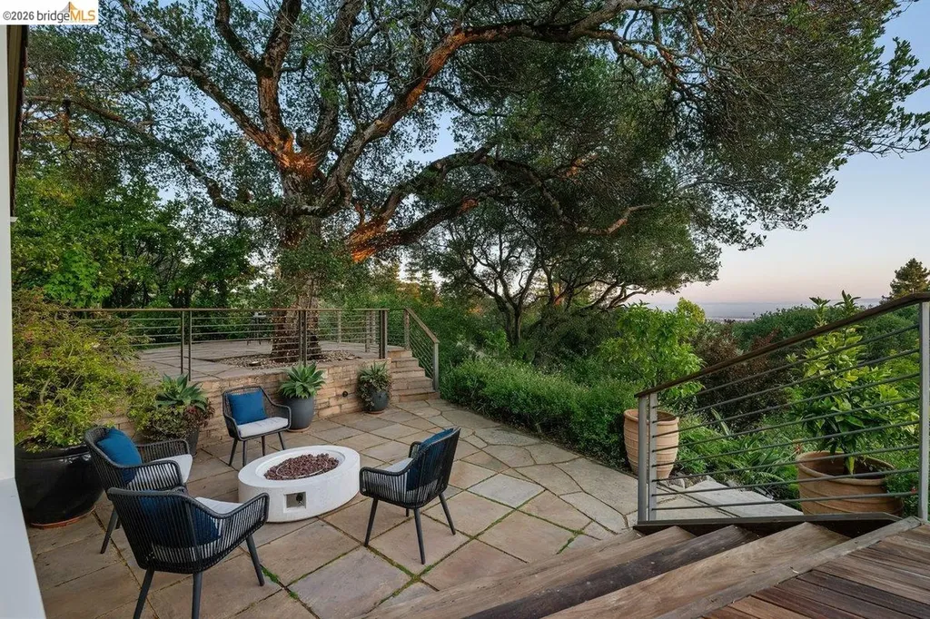 12131 Skyline Boulevard Oakland CA 94619