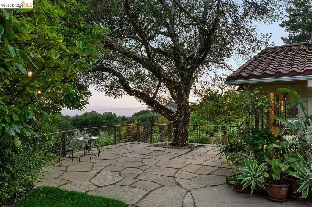 12131 Skyline Boulevard Oakland CA 94619