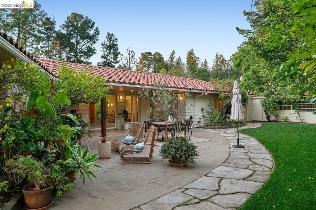 12131 Skyline Boulevard Oakland CA 94619