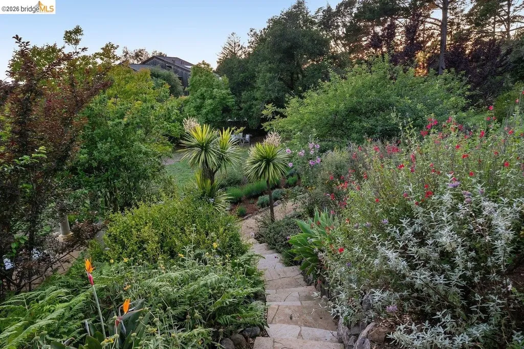 12131 Skyline Boulevard Oakland CA 94619