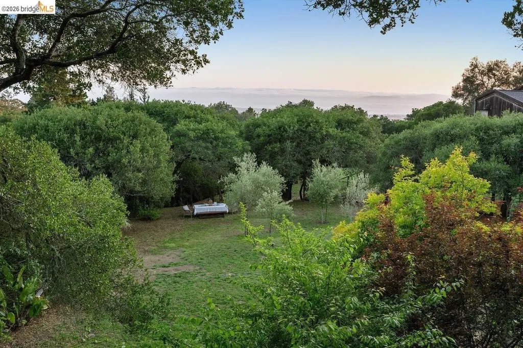 12131 Skyline Boulevard Oakland CA 94619