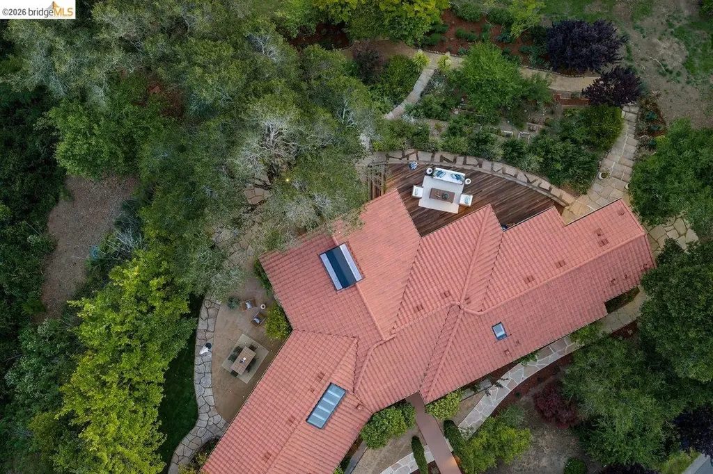 12131 Skyline Boulevard Oakland CA 94619