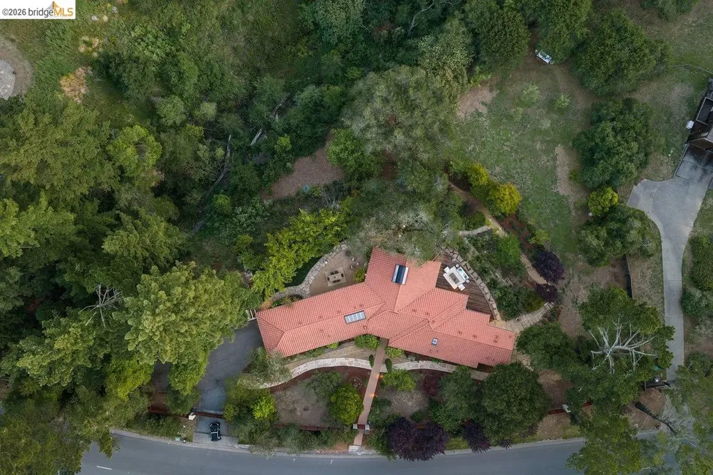 12131 Skyline Boulevard Oakland CA 94619